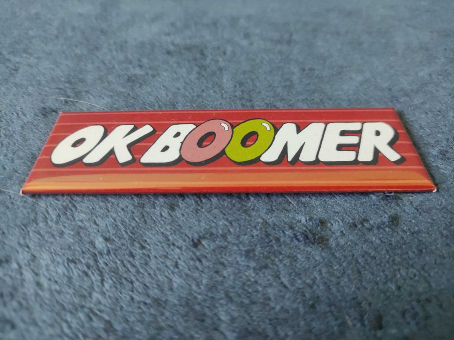 Przypinka OK Boomer guma podłużna