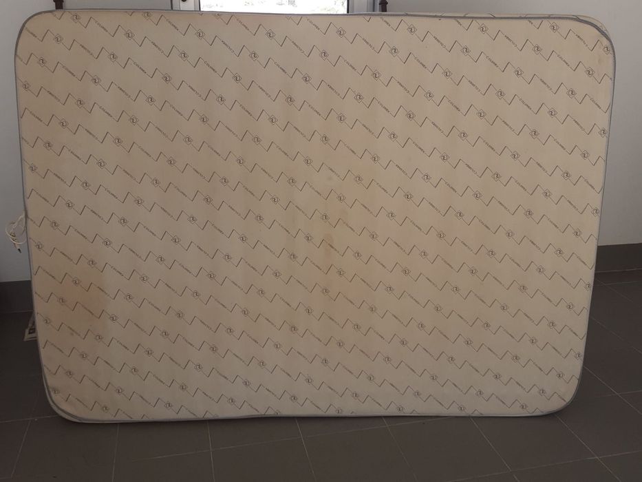 Cama de casal estilo Dona Maria