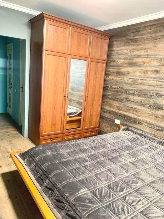 3 кімнатна з ремонтом та меблями р-н Відродження