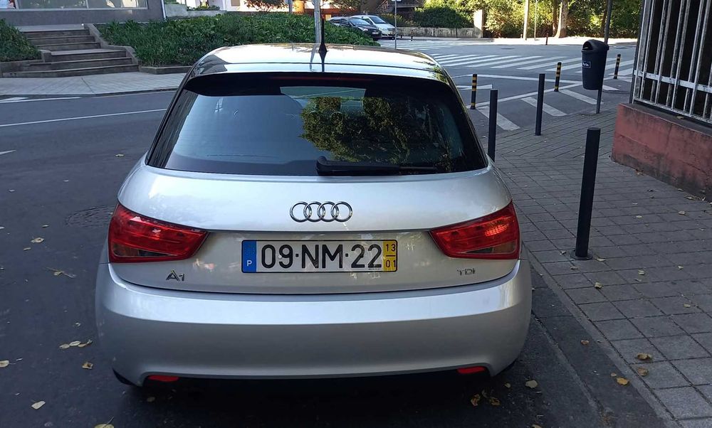 Audi A1 1.6TDI Sportback 90cv Nacional , c/ livro revisoes foto 4