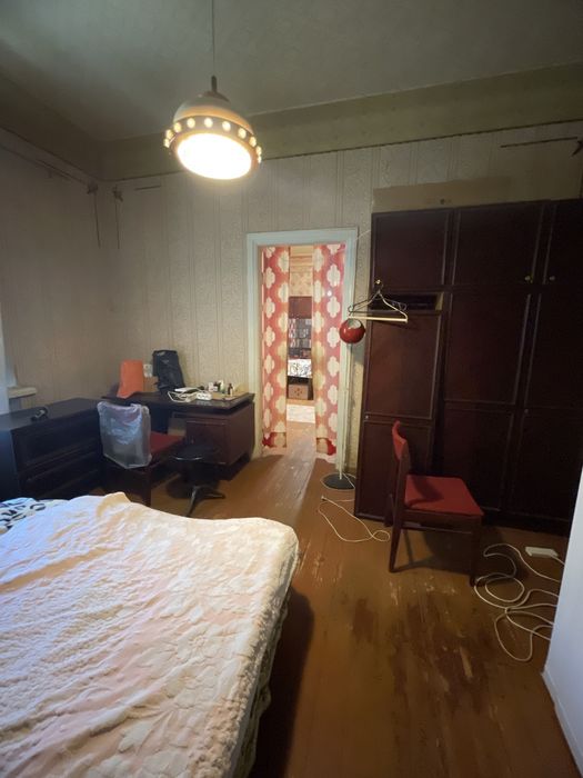 Продам 3 комнатную  квартиру ,сталинку. Центр.Бассейн!