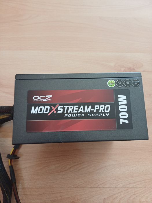 Zasilacze komputerowe OCZ 600W i 700W - 2 sztuki