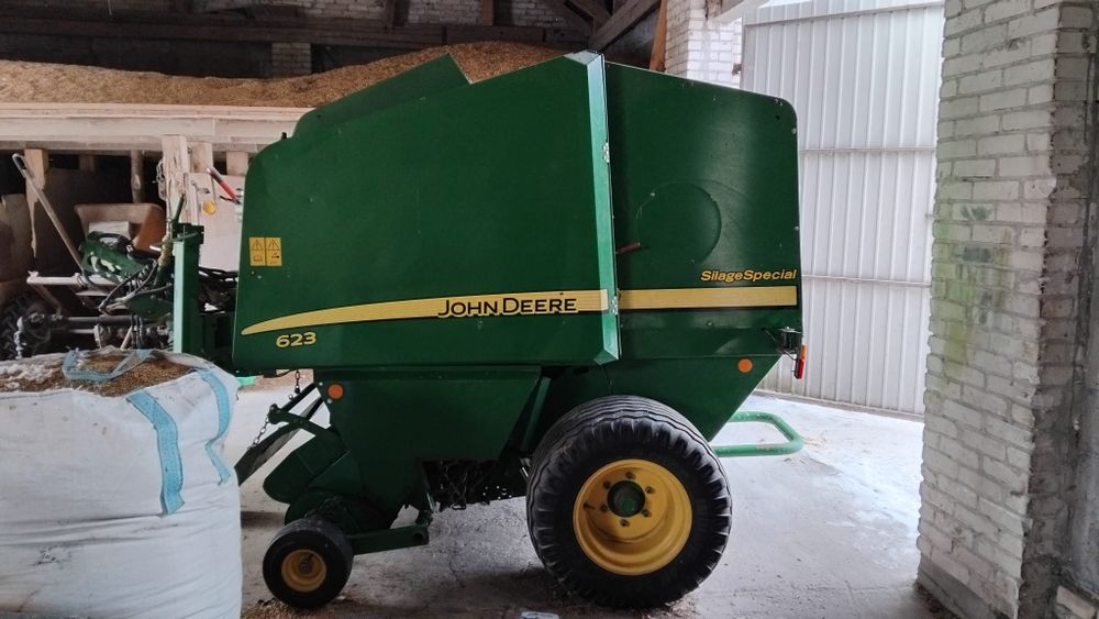 Prasa John Deere 623