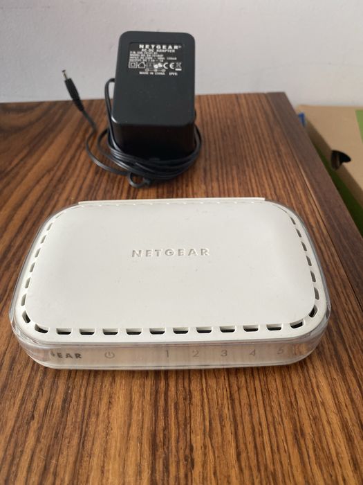 Switch NETGEAR FS605 v3 5 Port 10/100 Mbps + zasilacz