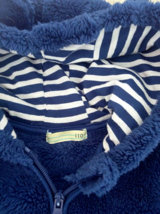 Bluza z kapturem.