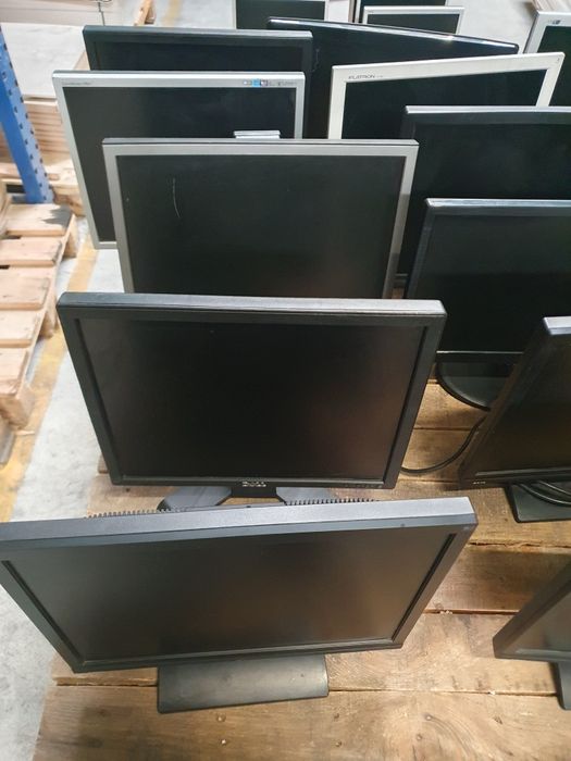 Monitory różne rodzaje 17 cali  dsub