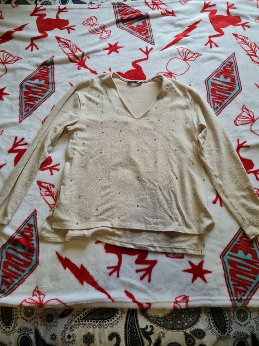 Camisola bege com brilhantes