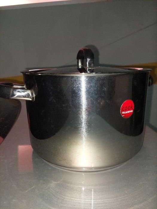 Panela SILAMPOS PLAZA 24 cm diam, tampa e pegas silicone INDUÇAO NOVA