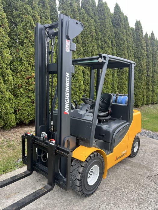 Sprzedam wózek widłowy Tfg435s