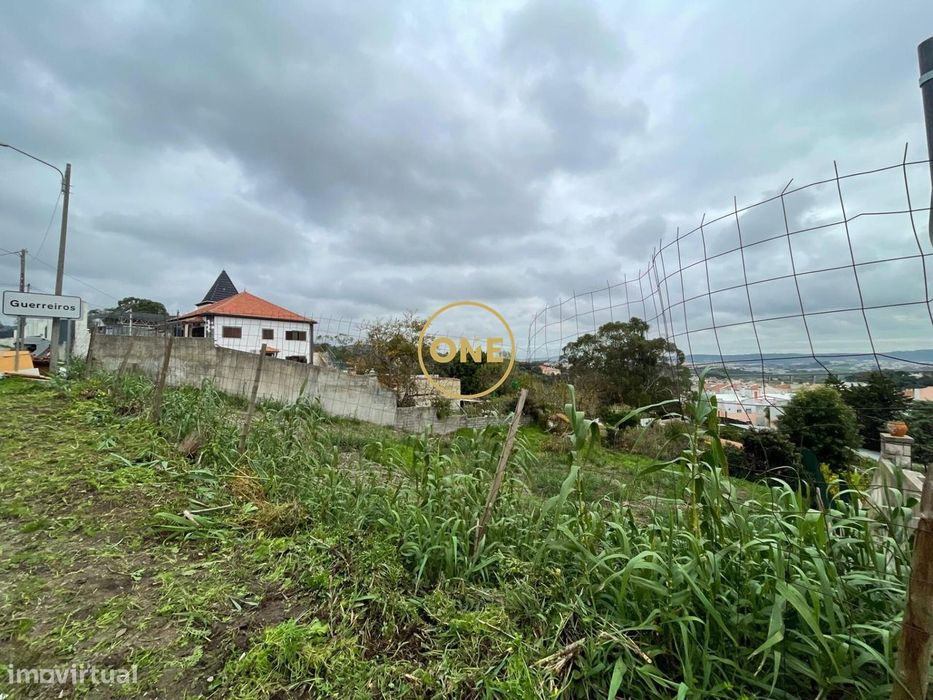 Terreno Urbano de 400m2 para Construção em Guerreiros, Loures