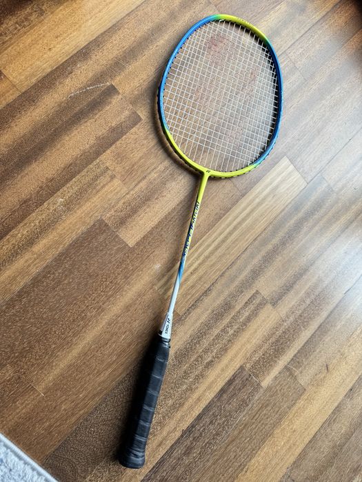 Rakieta do badmintona Yonex Nanoflare 100 + gratis