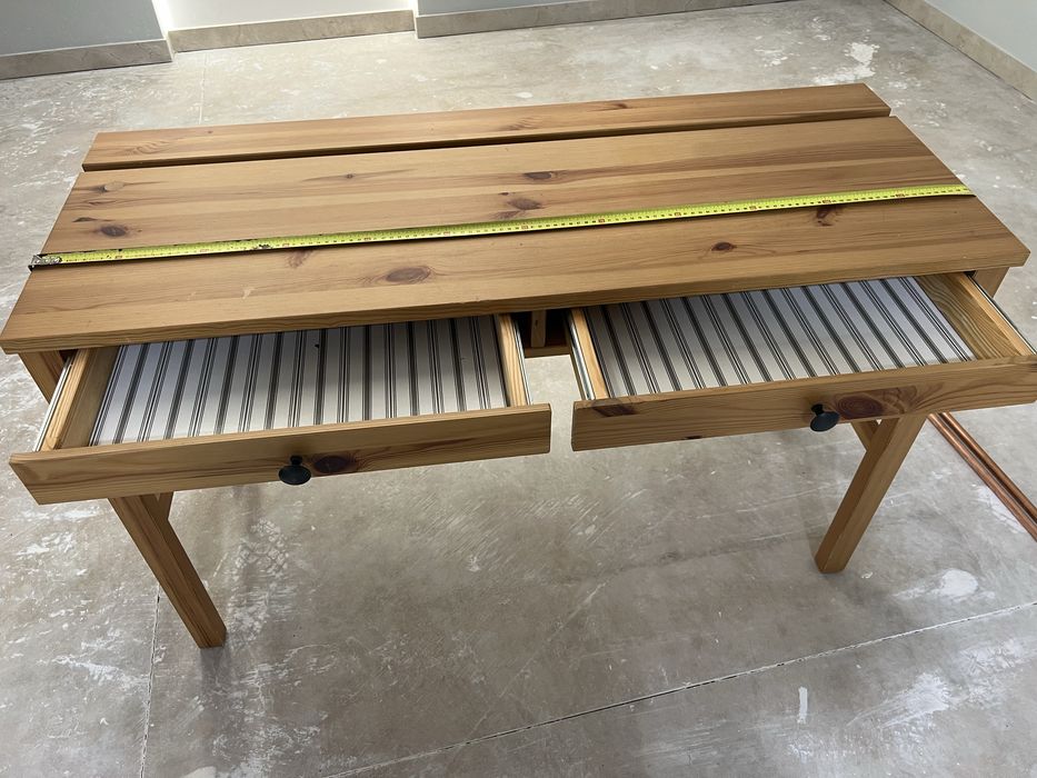 Secretária em madeira maciça com 2 gavetas – estilo IKEA