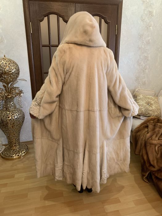 Норковая шуба в пол цвет жемчуг