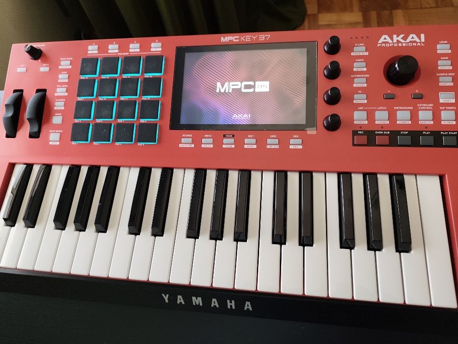 Akai MPC Key 37 - C/ extras