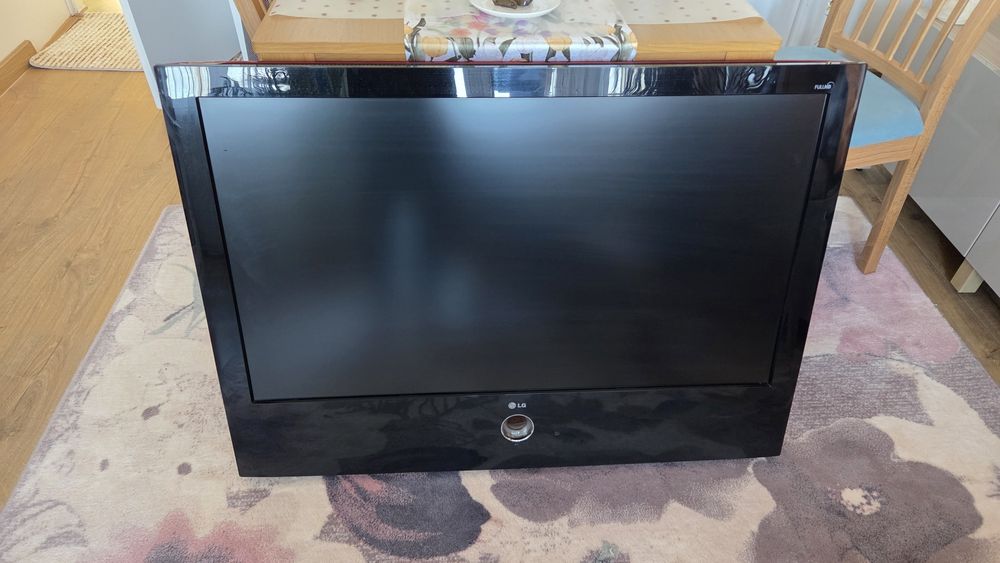TV LG 42 CALE Full HD  telewizor + PILOT wieszak ed