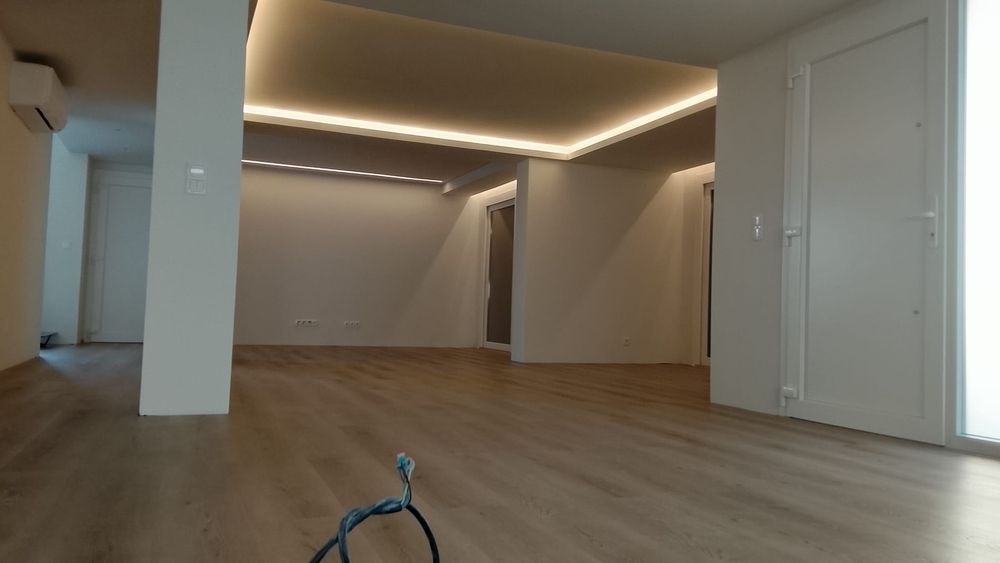 Trabalho de pintura e ladrilho