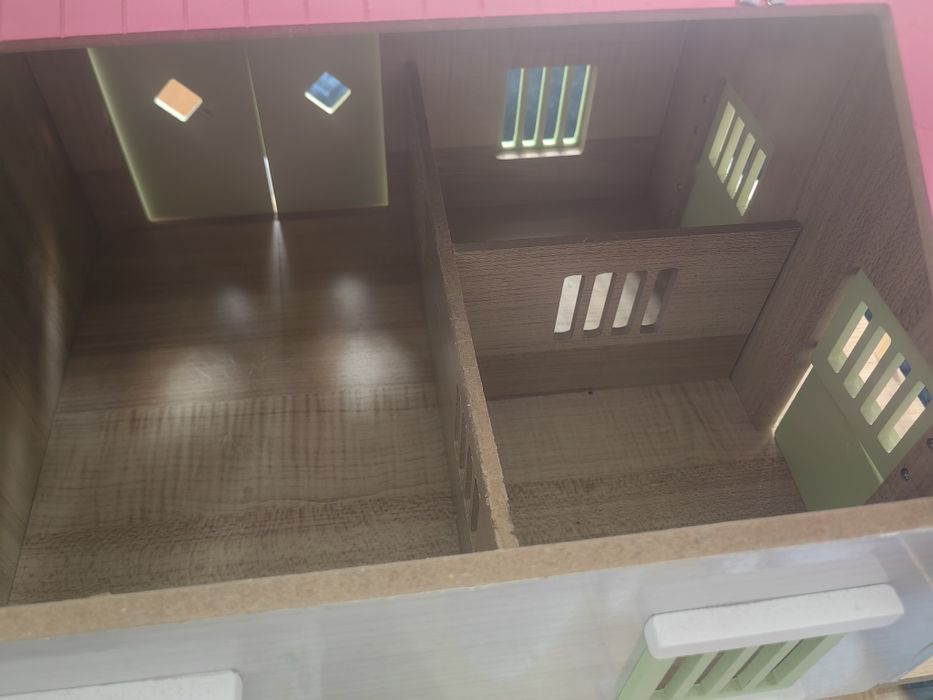 Stajnia drewniana z garażem Kids Globe