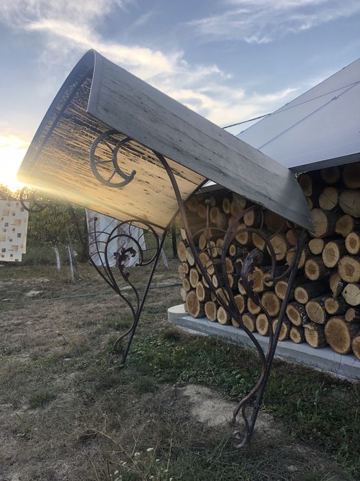 Продам  козирок,козирьок, навіс-металевий, висота 1,35, ширина 1,25