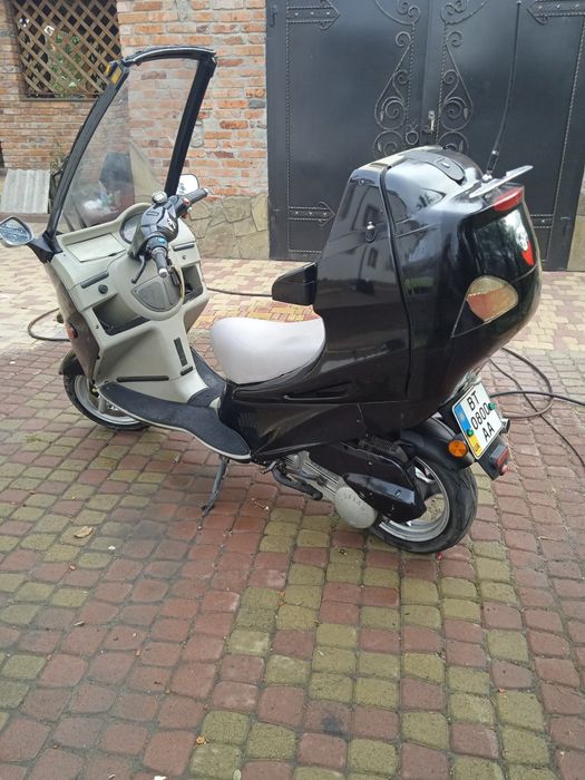 Скутер мотоцикл  150 куб..