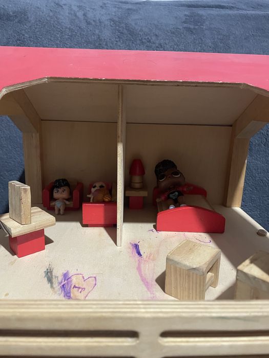 Ляльковий будиночок з меблями