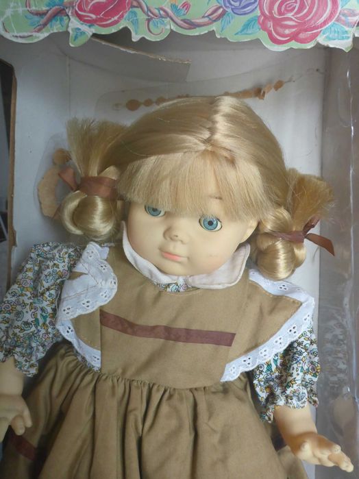 Boneca antiga anos 80, roupas da época Vitoriana - Inglaterra 42cm