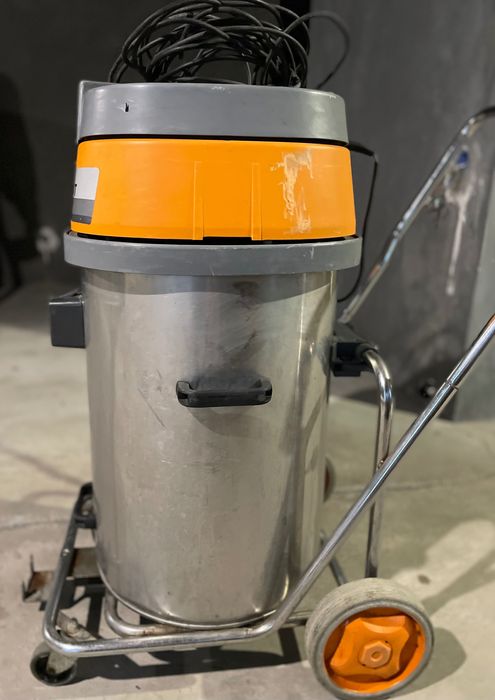Продам профессиональный пылесос  Taski vacumat 44T