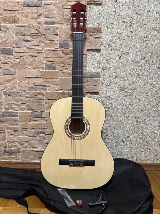 Класична гітара 3/4 Almira CG-1702 в комплекті(каподастр,медіатор,ключ,скарбничка)