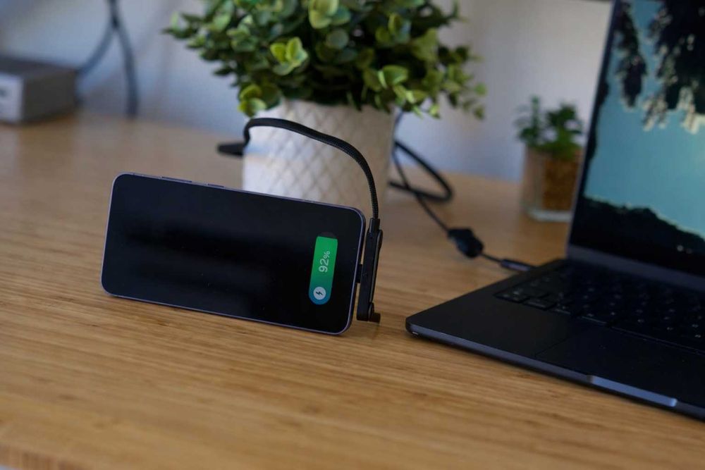 Kabel USB-C 1.50 cm 240W z wtykiem kątowym i stojakiem