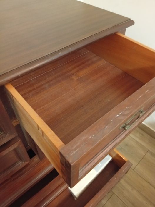 Cómoda em mogno  bom estado