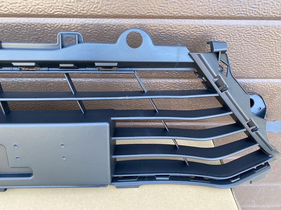 Решітка бампера переднього на меган 4 renault megane 4