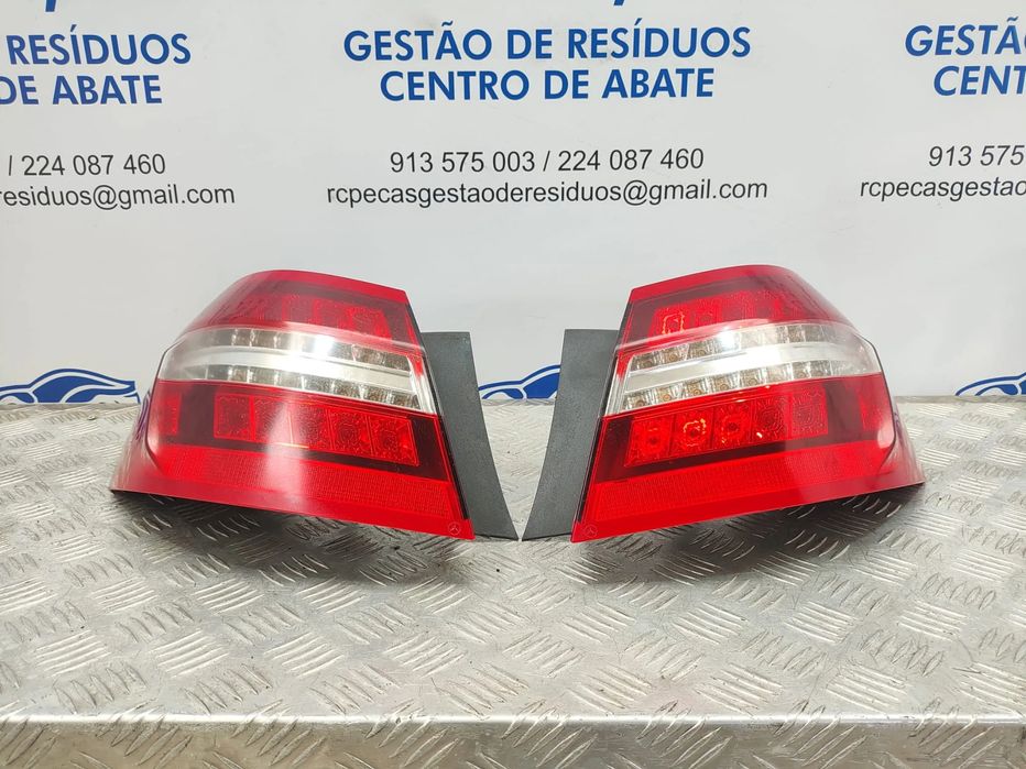 Farolins Tras Traseiros Esquerdo Direito Originais LED Mercedes Benz