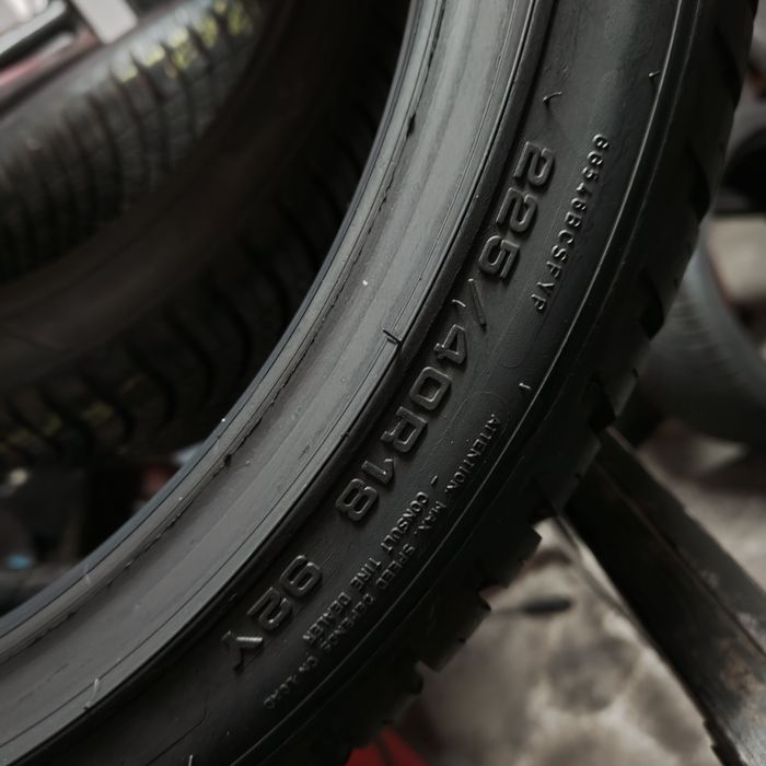 225/40/18 XL Sprzedam komplet opon całorocznych Goodyear