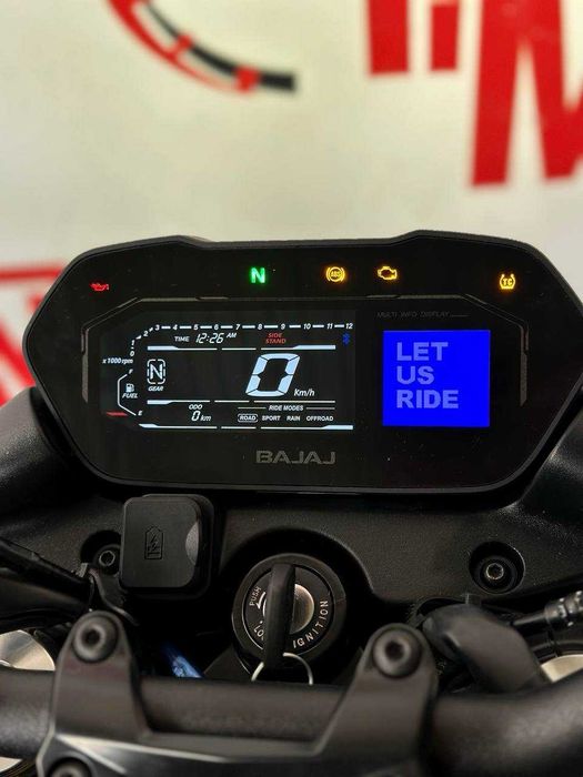 Новий мотоцикл Bajaj Pulsar NS400