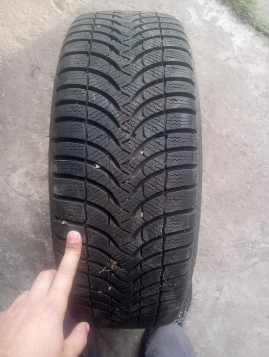 Opony zimowe 215 60 R16