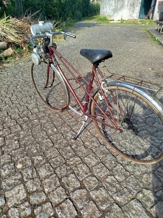 Bicicleta com motor le Poulain
