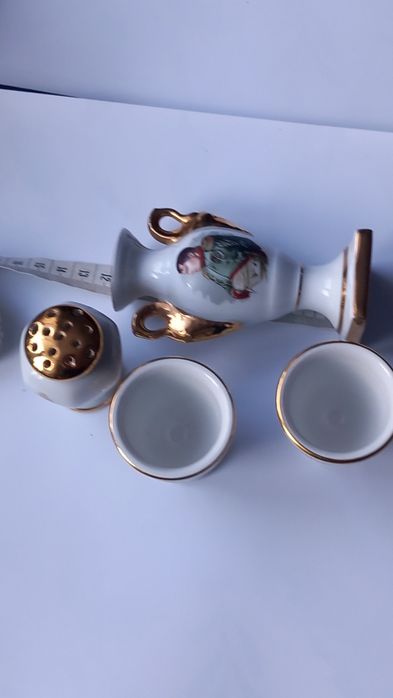 Zestaw francuskich porcelanowych bibelotów