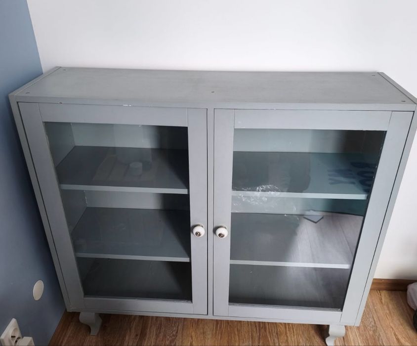 Witryna komoda szara na nóżkach