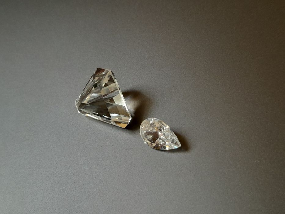 Продам натуральні камінчики з прикрас.