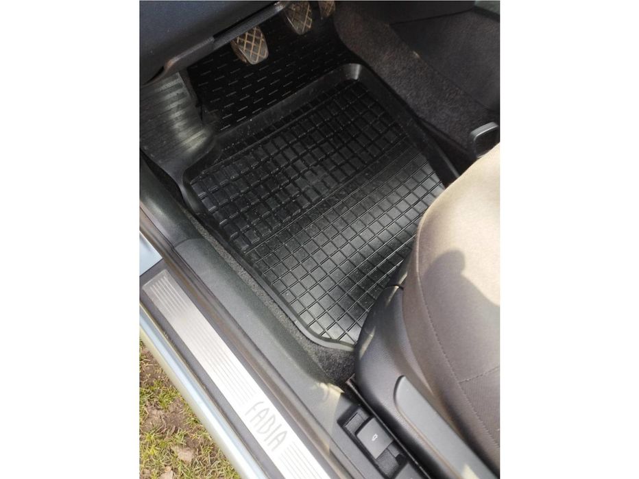 Skoda Fabia 2000-2007 Гумові килимки з бортом (4 шт, Polytep)