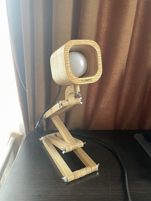 Настільна лампа Pixaro Light від Flampic зі смарт Led лампочкою