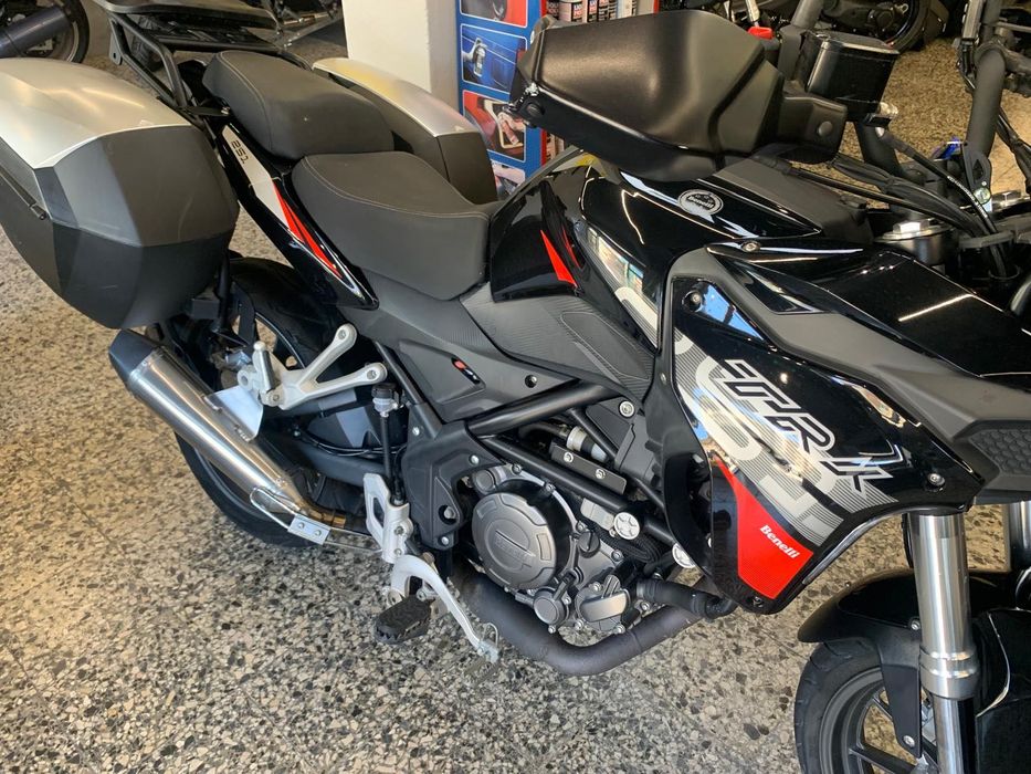 Benelli TRK 251 de 2021 com Top case e Malas Laterais. 3357 Kms