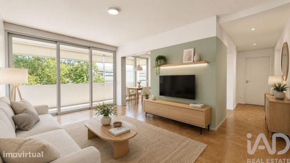 Apartamento T2 em Carcavelos e Parede de 85,00 m2