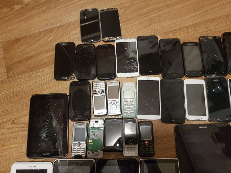 Продам одним лотом телефон