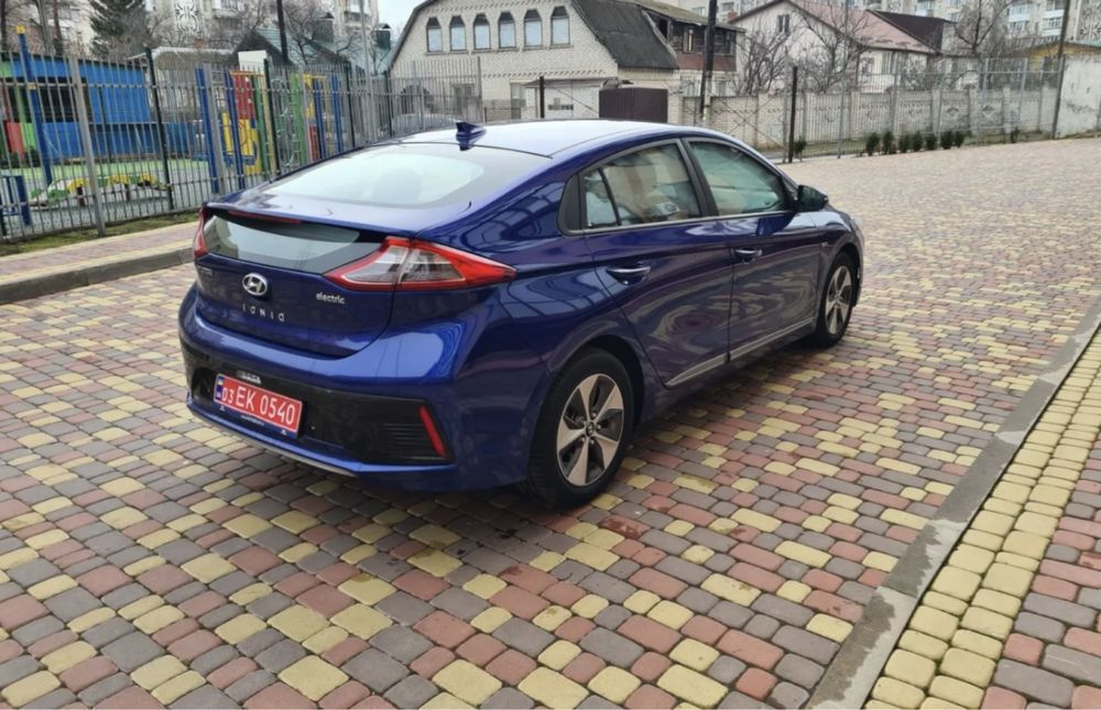 Гібрид 4л/100км Hyndai Ioniq здаю в оренду машину авто такси прокат