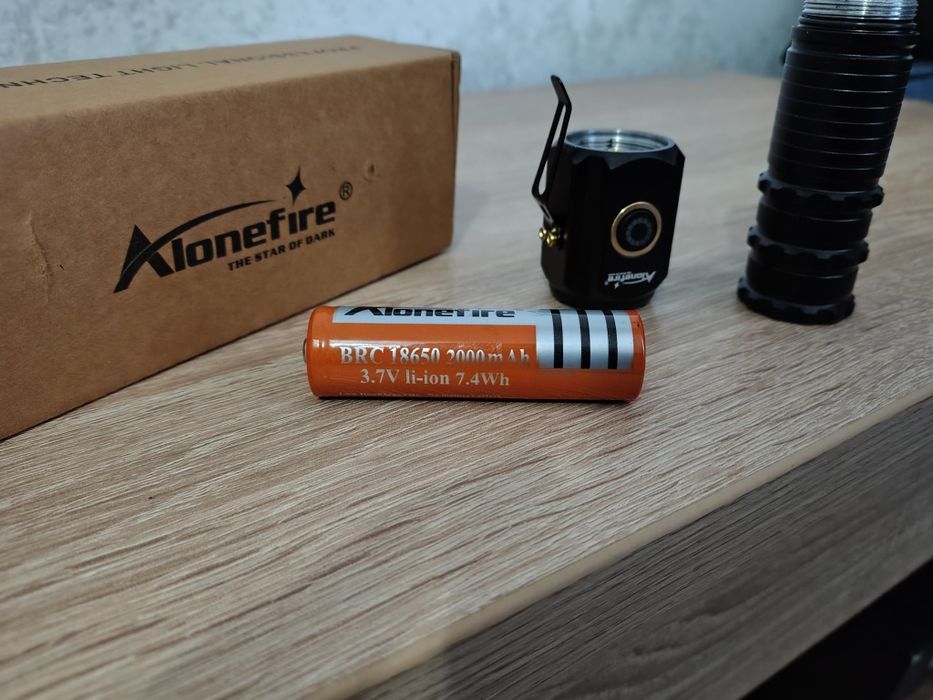 Фонарик Alonefire x52