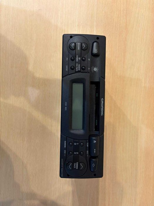Radio carro grundig