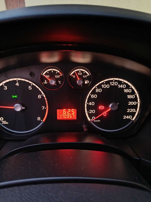 Ford Focus 2011 хатчбек