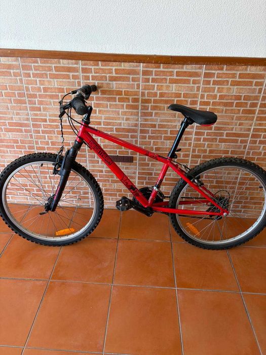 Bicicleta BTT Decathlon Rockrider com Suspensão e Ciclocomputador