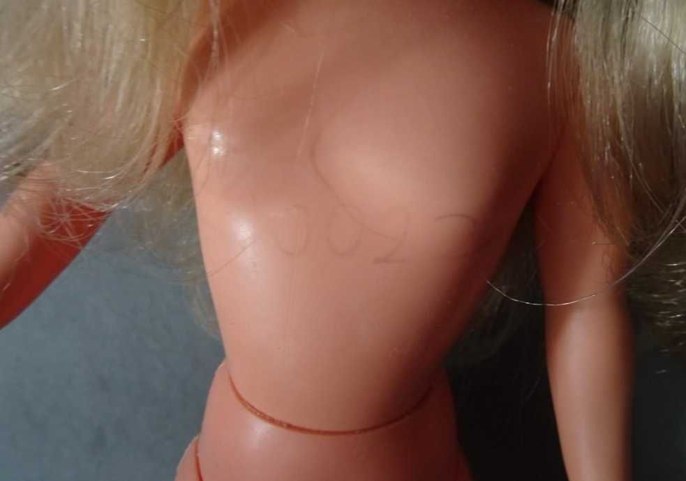 Antiga boneca Nancy articulada olhos azuis - Famosa