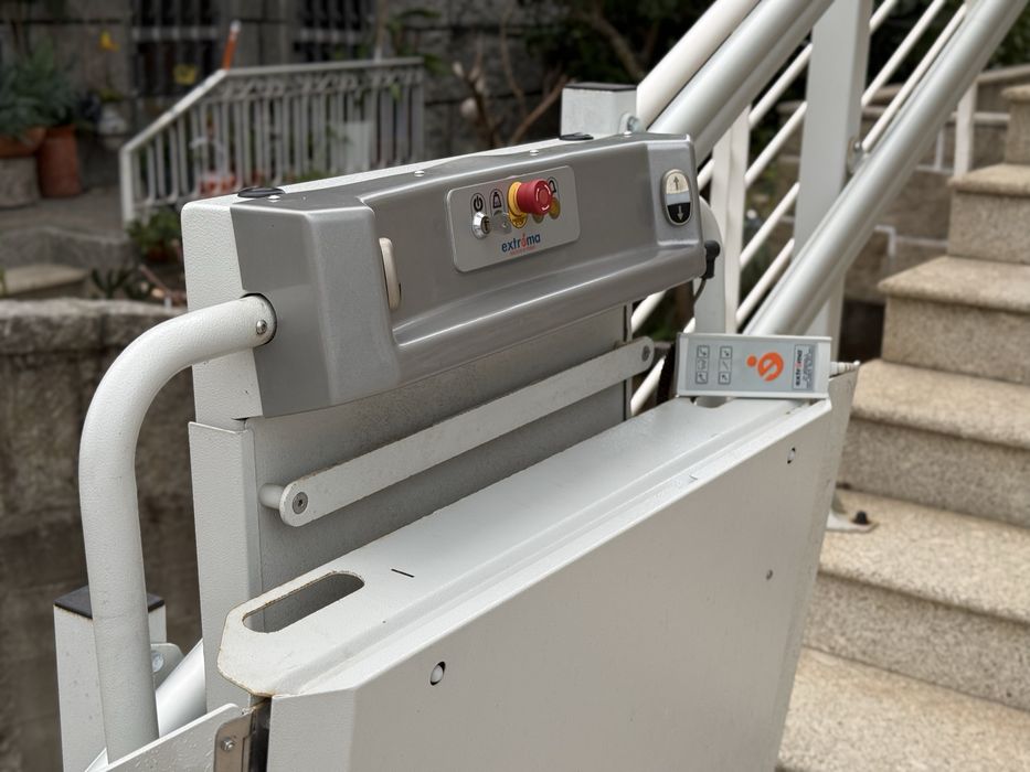Plataforma Elevatória Stannah Exterior 250 kg para Escadas